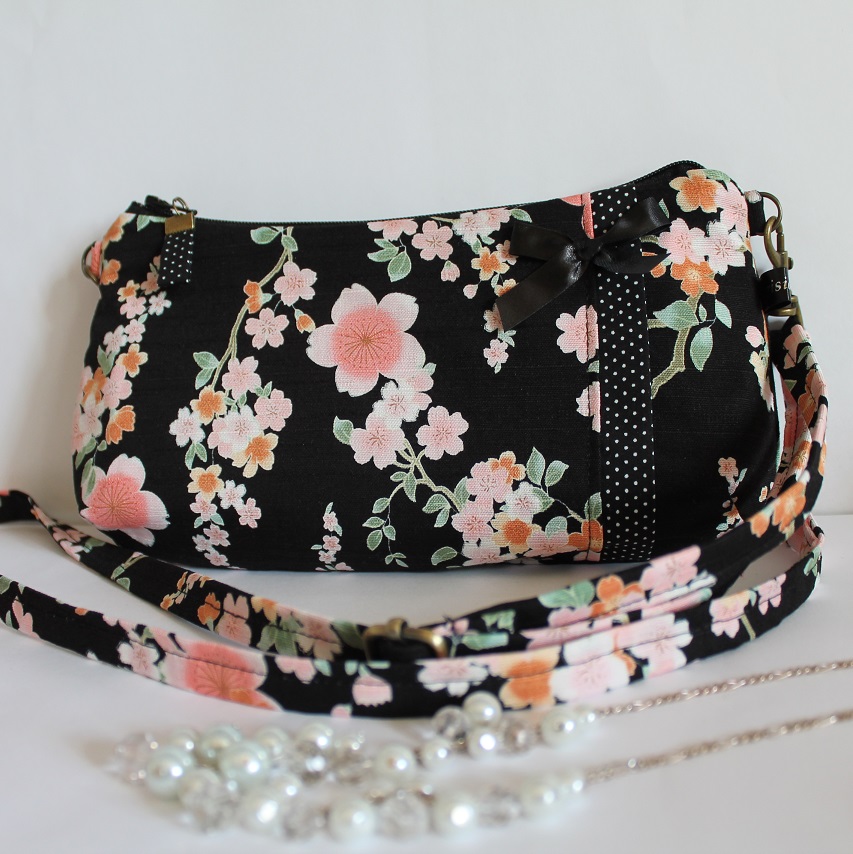 Long strap date clutch or wrislet -  Ayami black pink